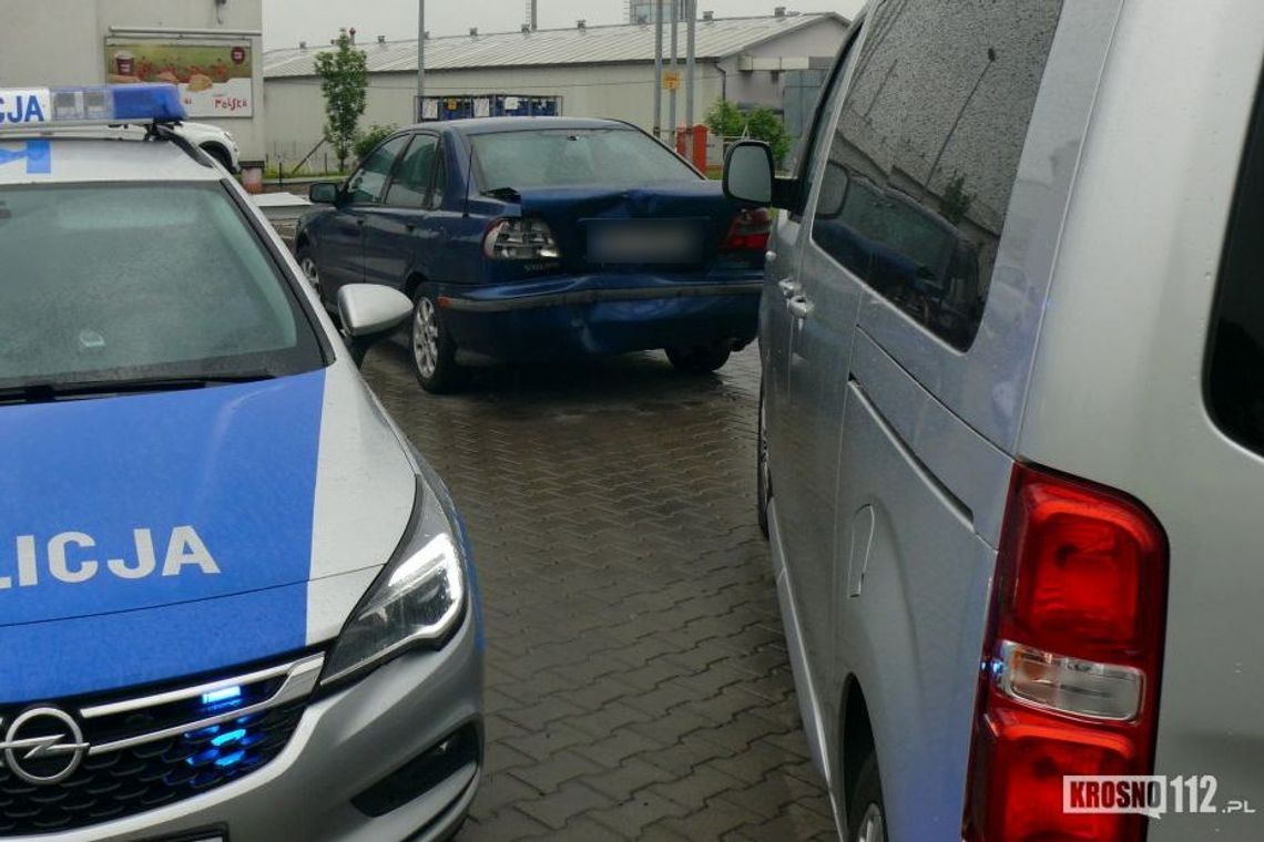 Poranna kolizja w Rymanowie na ul. Sanockiej obok Orlenu