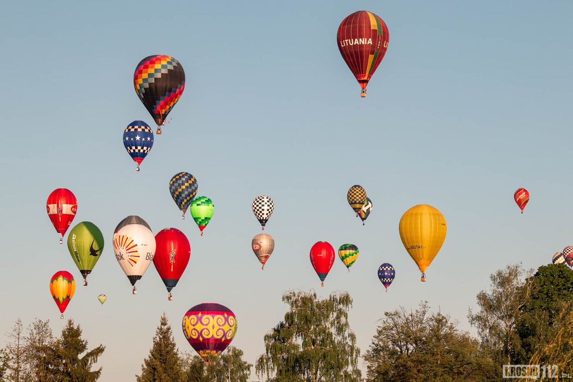 Pierwszy poranny lot balonów [ZDJĘCIA}