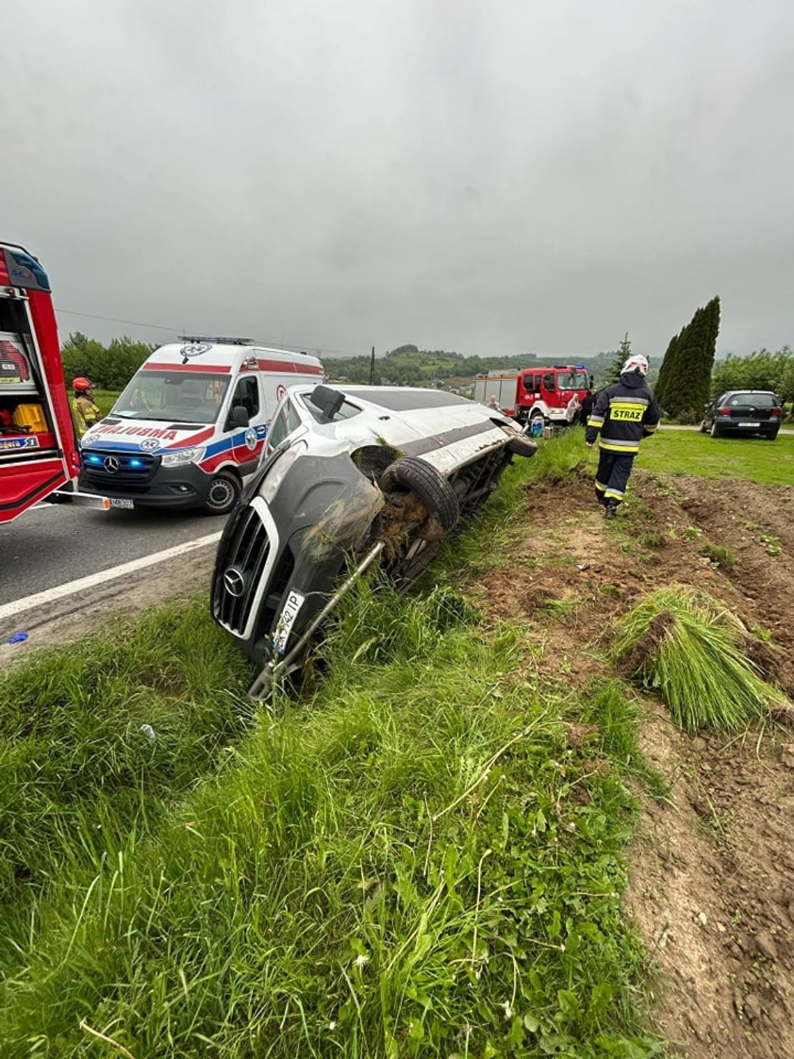Poranny wypadek busa na DK19. Pojazdem podróżowało 8 osób