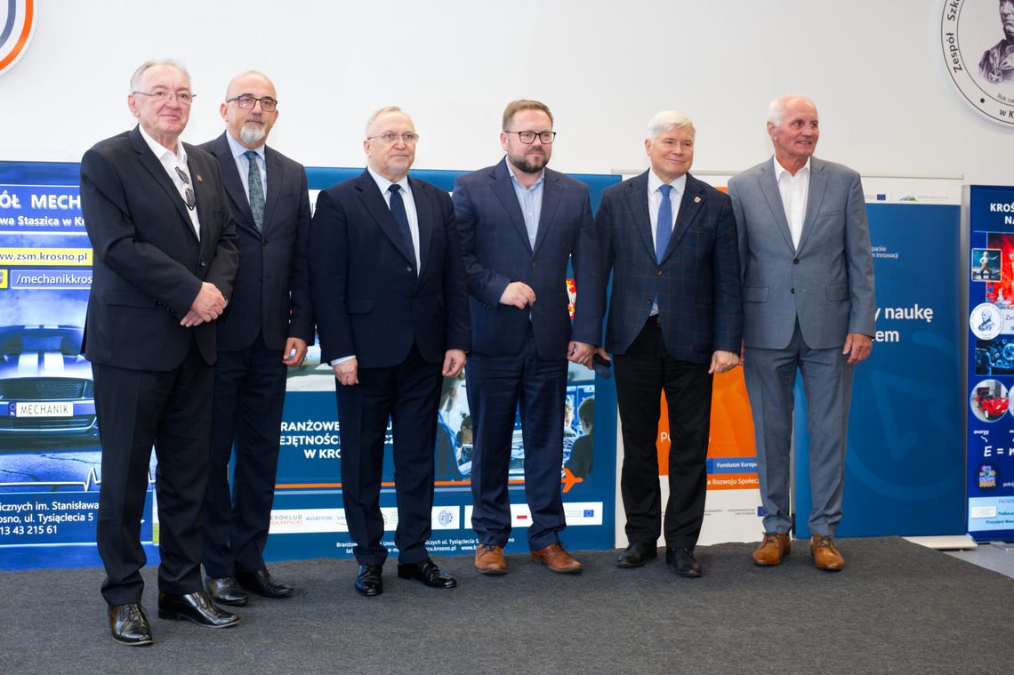 Porozumienie, które otwiera uczniom krośnieńskiego „Mechanika” świat nowoczesnych technologii Porozumienie, które otwiera uczniom krośnieńskiego „Mechanika” świat nowoczesnych technologii