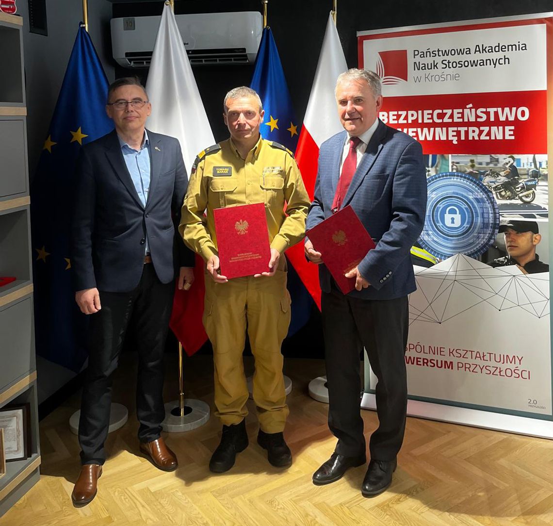 Porozumienie o współpracy pomiędzy PANS w Krośnie a podkarpacką strażą pożarną Porozumienie o współpracy pomiędzy PANS w Krośnie a podkarpacką strażą pożarną