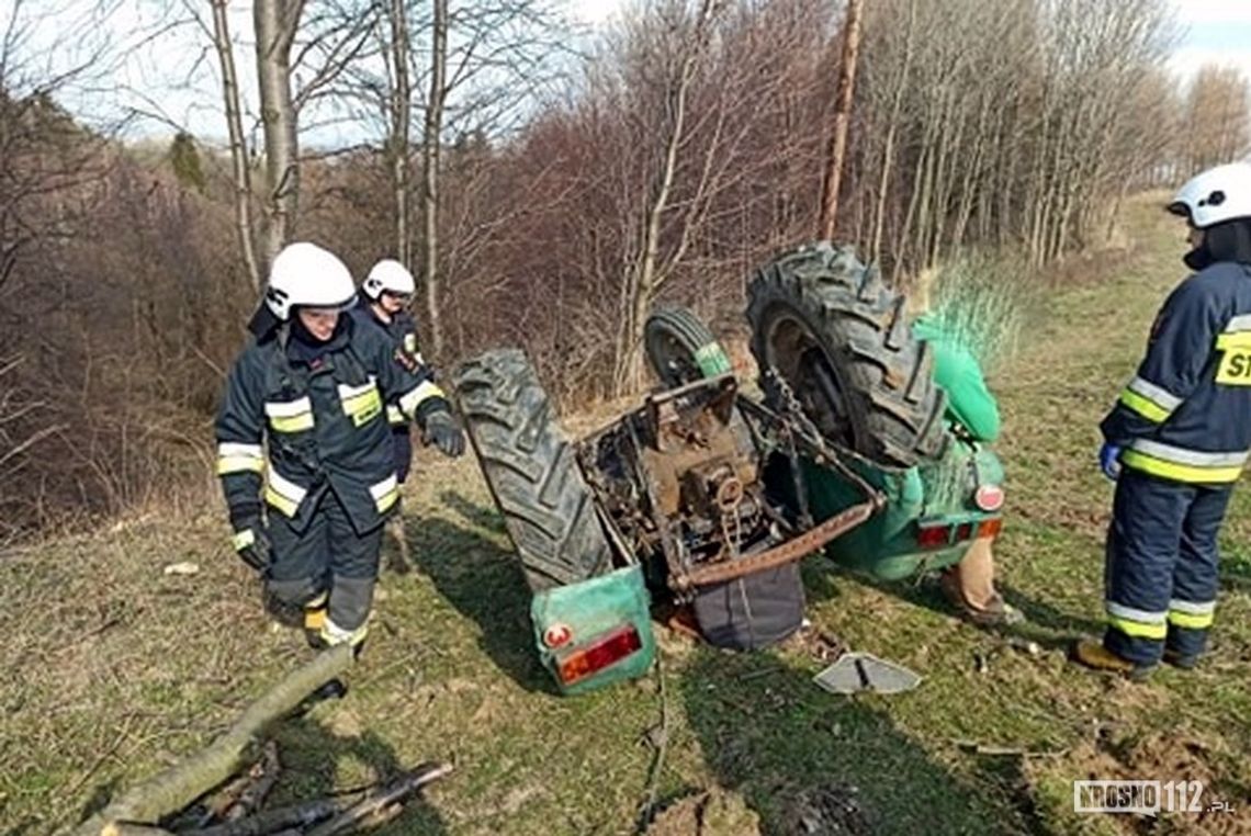 POSADA GÓRNA: Przewrócony traktor. Kierowca bez szwanku