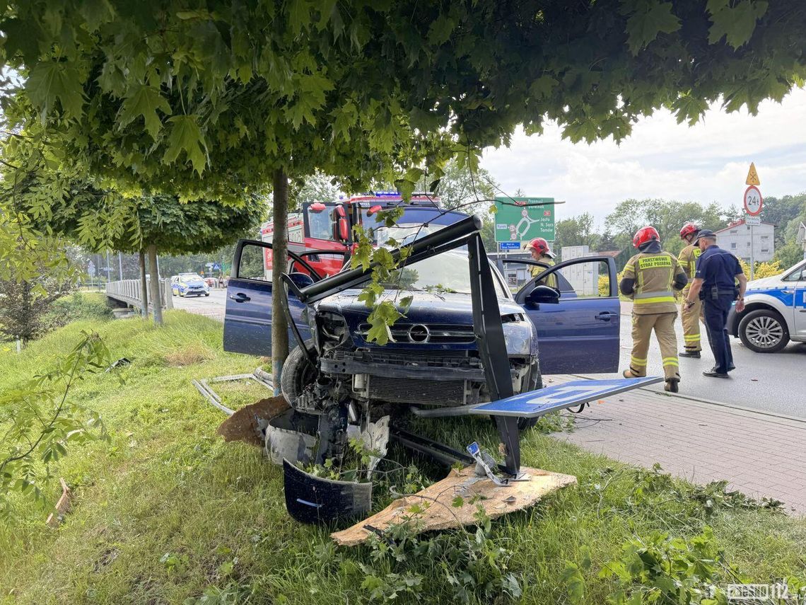 Pościg ulicami Krosna zakończył się kolizją. Policja szuka świadków zdarzenia Pościg ulicami Krosna zakończył się kolizją. Policja szuka świadków zdarzenia