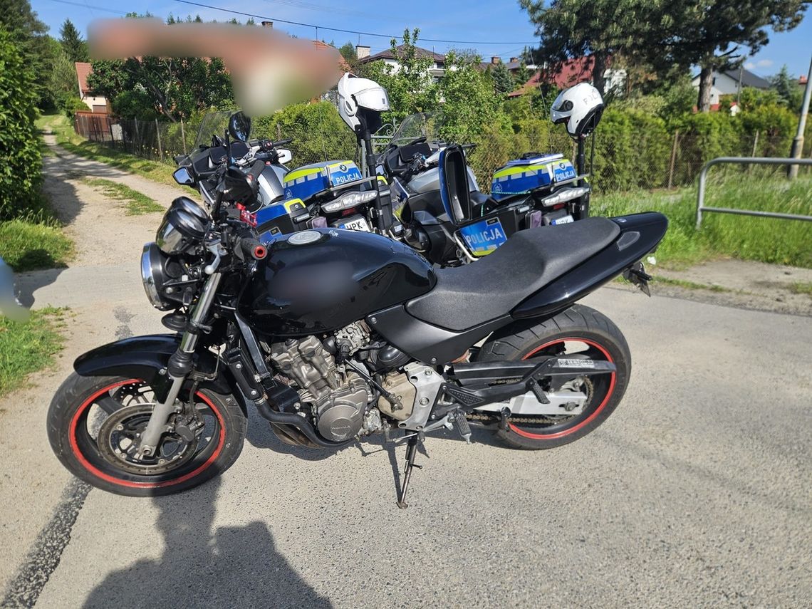Pościg w Iwoniczu. 23-letni motocyklista bez prawa jazdy uciekał policji i łamał przepisy Pościg w Iwoniczu. 23-letni motocyklista bez prawa jazdy uciekał policji i łamał przepisy