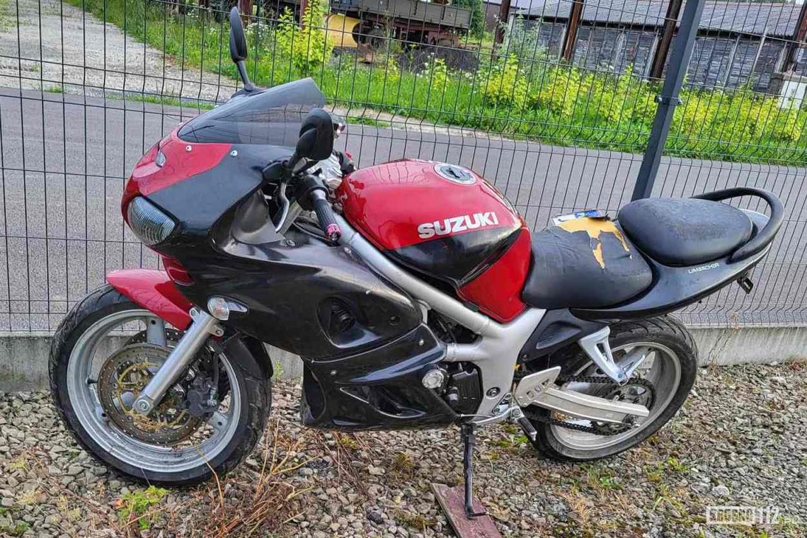 Pościg za pijanym motocyklistą zakończony w skansenie w Bóbrce. 46-latek aresztowany