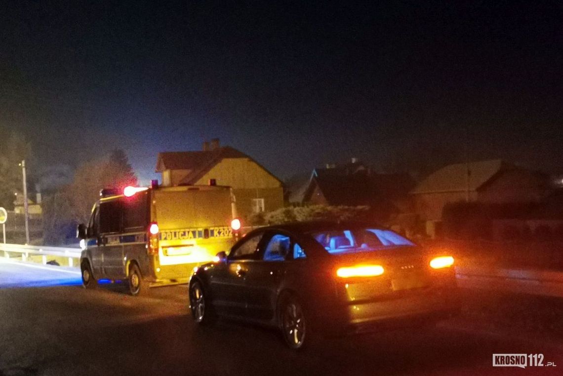 ? Pościg za skradzionym audi zakończony kolizją z radiowozem. 19-latek w areszcie