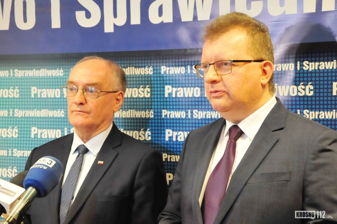 Posłowie Prawa i Sprawiedliwości: Za naszych rządów podwyższono najniższe emerytury