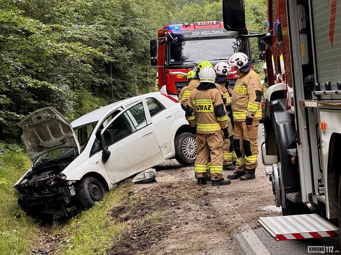 Poszkodowany kierowca Fiata w zdarzeniu na DW991 Poszkodowany kierowca Fiata w zdarzeniu na DW991