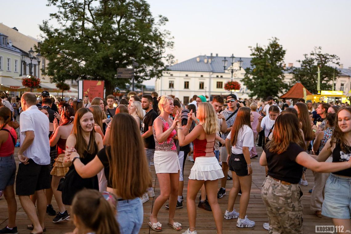 Nawet Rzeszów nie ma takich potańcówek. Krośnieński Rynek znów zatańczył