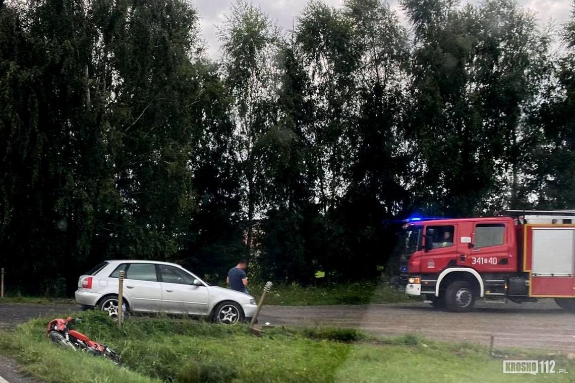 Potrącenie 67-letniej motorowerzystki w Bajdach przy karczmie