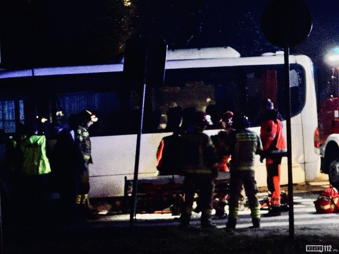 Potrącenie pieszej na Tysiąclecia. Kobieta znajdowała się częściowo pod autobusem