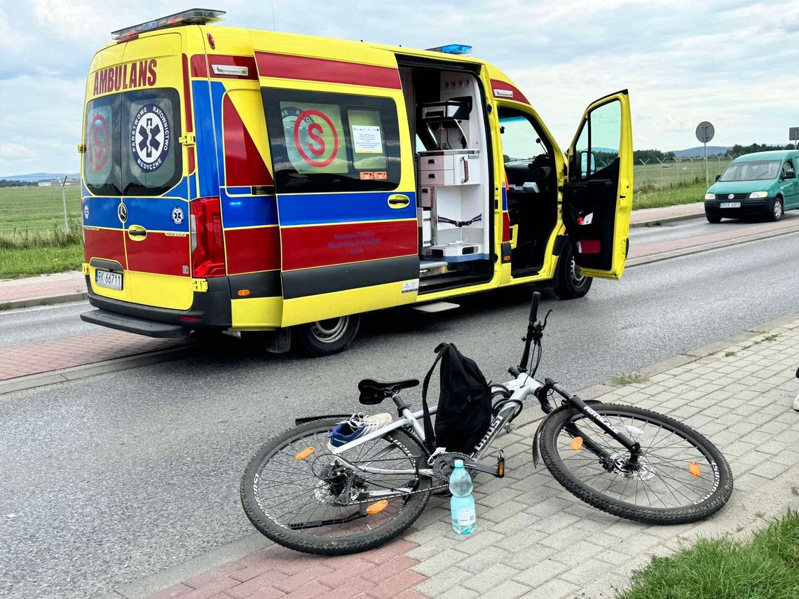Potrącenie rowerzysty przez samochód na Zręcińskiej