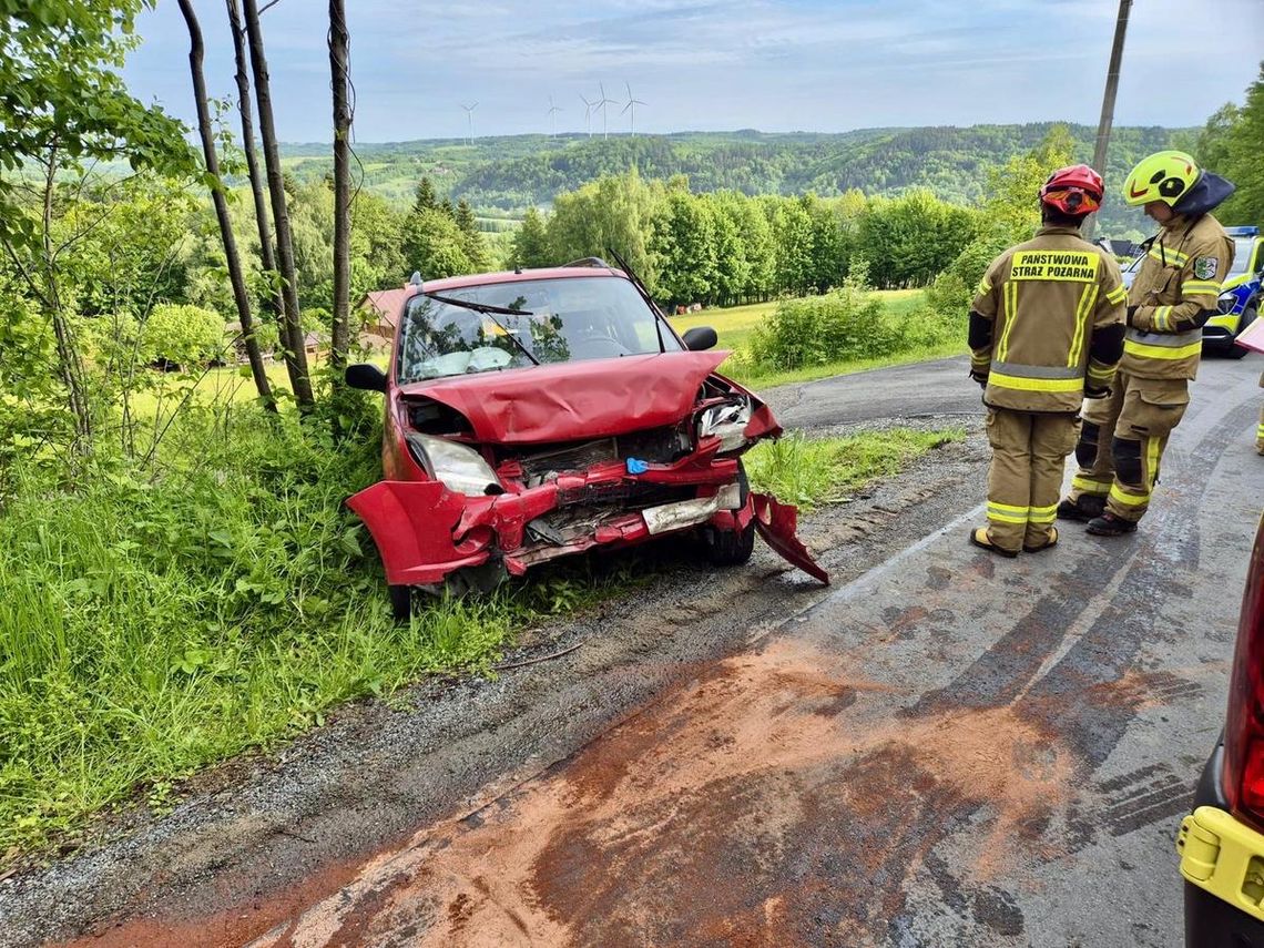 Poważny wypadek w powiecie brzozowskim. Trzy osoby trafiły do szpitala, jedna śmigłowcem LPR