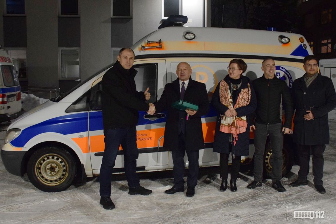 Powiat krośnieński przekazał lwowskiemu pogotowiu karetkę sanitarną