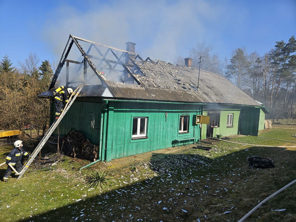 Pożar domu w Orzechówce. Jedna osoba reanimowana [AKTUALIZACJA]
