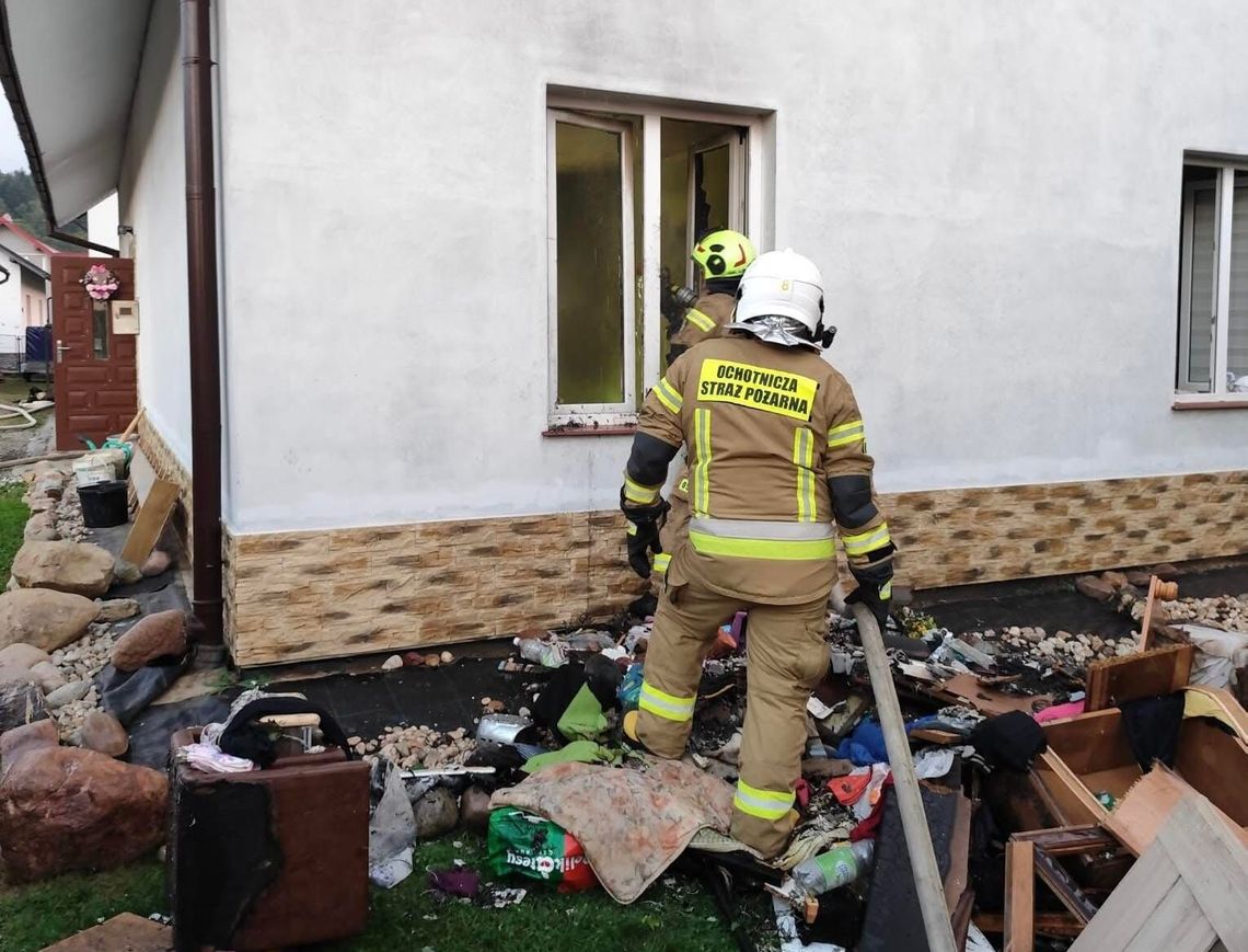 Pożar domu w Przysietnicy. Mieszkanka z poważnymi poparzeniami