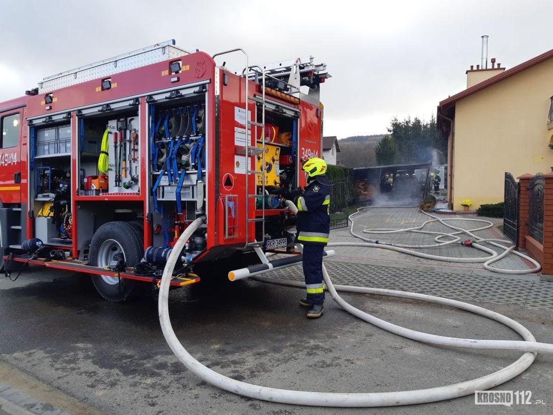 Pożar drewnianego garażu i samochodu przy ul. Staronia w Równem