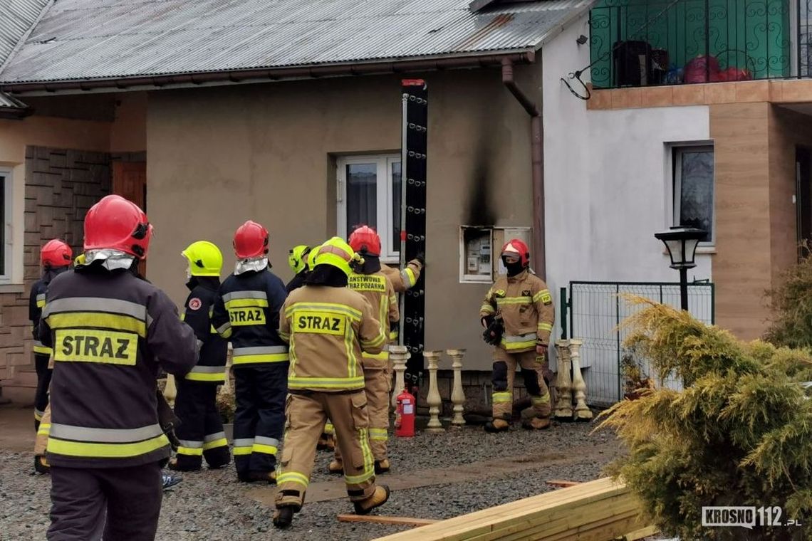 Pożar instalacji elektrycznej. Zaczęła się palić elewacja