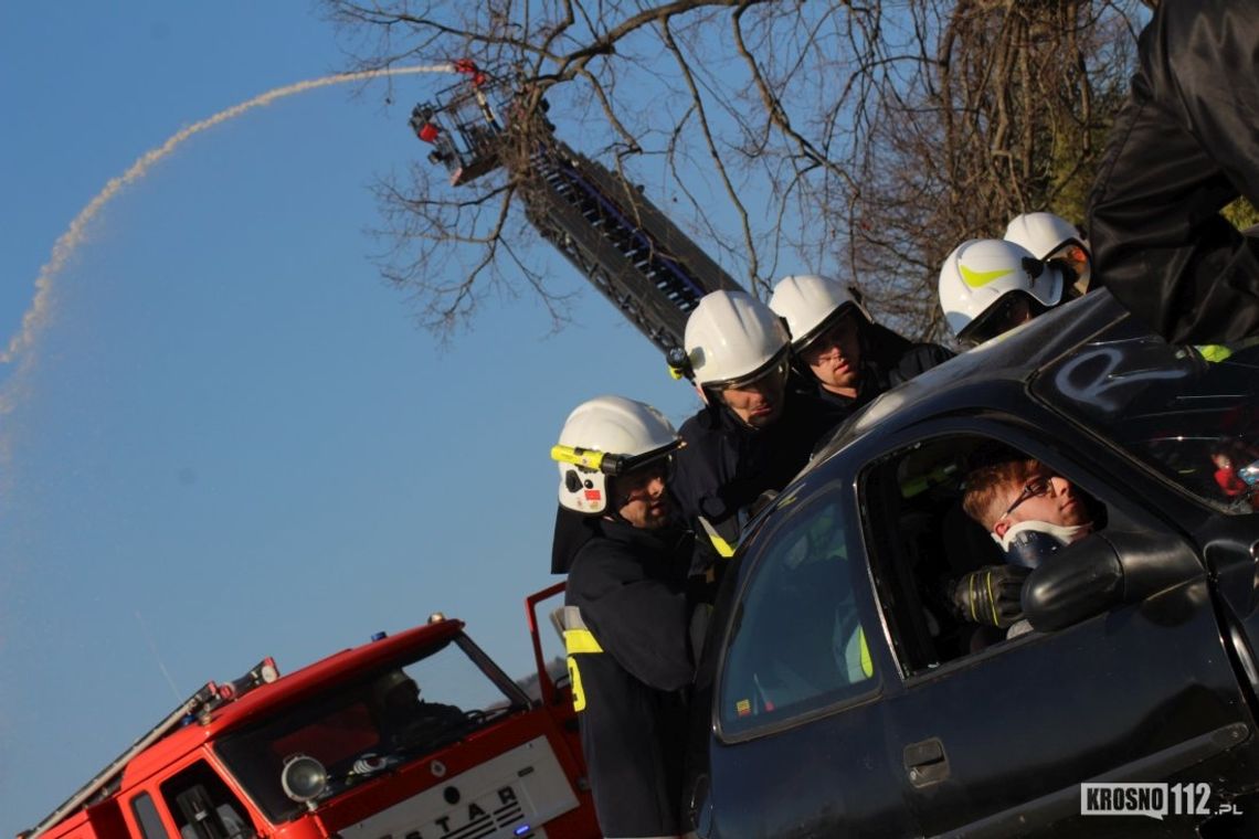 Pożar kościoła i szkoły, a tuż obok wypadek. Manewry OSP w Tylawie