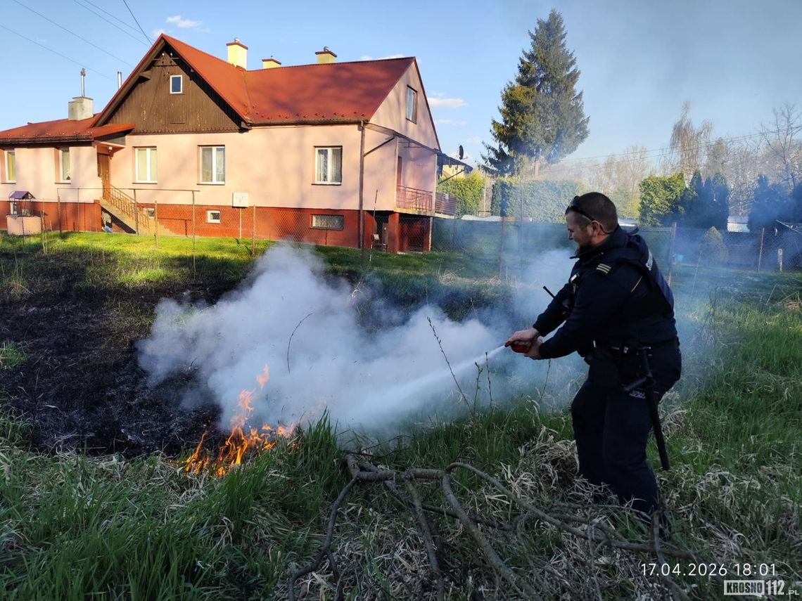 Pożar przy ul. Mostowej. Dzięki członkom MDP służby zareagowały natychmiast