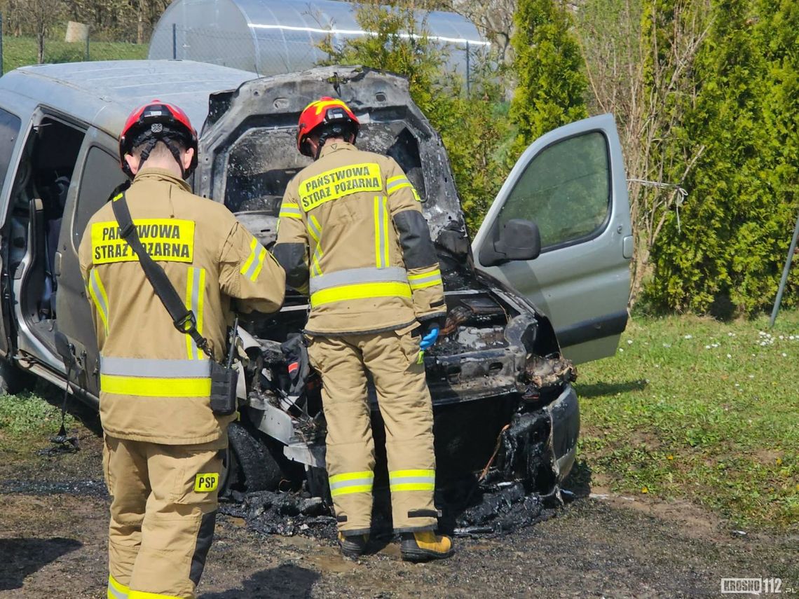 Pożar samochodu w Lubatowej