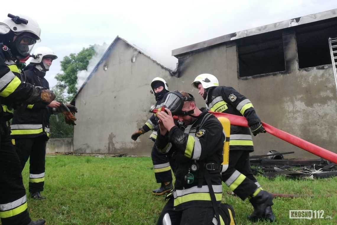 Pożar stodoły w Odrzykoniu. Strażacy uratowali sąsiednie budynki