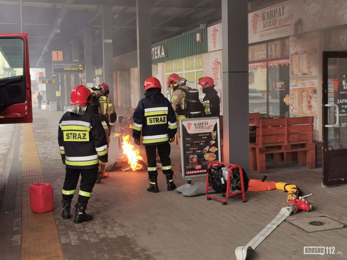 Pożar w barze z kebabem na krośnieńskim dworcu. Zapaliła się frytkownica