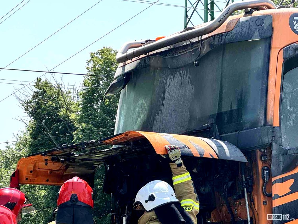 Pożar w komorze silnika ciężarowego Volvo. DK19 została zablokowana