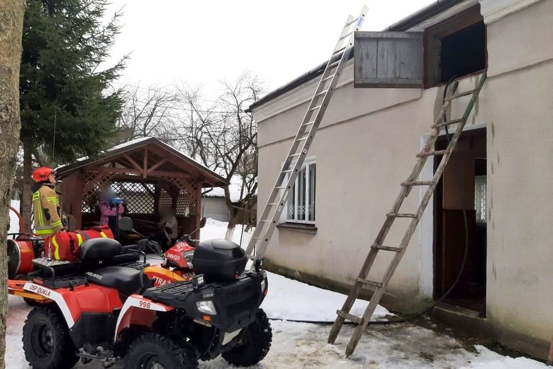 Pożar w Nowej Wsi. Strażacy dojechali quadami