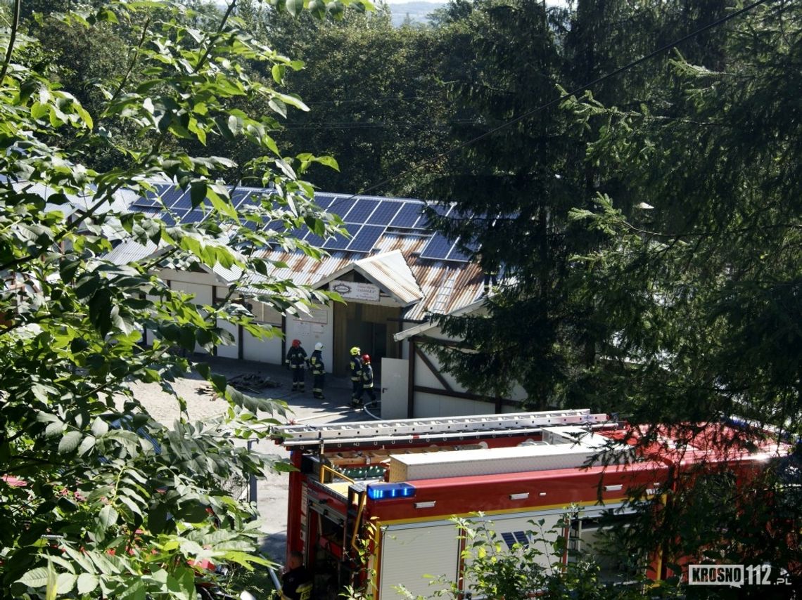 Pożar w zakładzie mięsnym w Dukli. Szybka akcja strażaków, zapobiegła rozprzestrzenieniu ognia