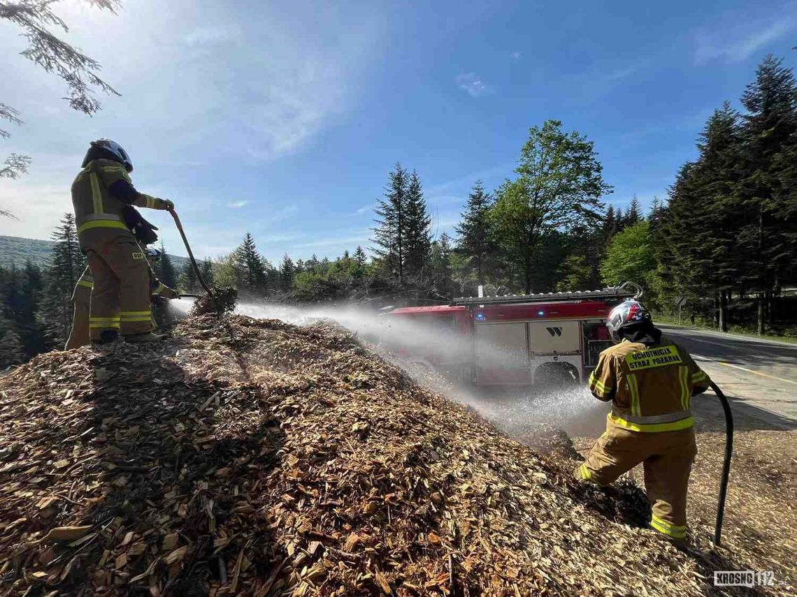 Pożar zrębek drzewnych na budowie S19 na pograniczu Tylawy i Trzciany