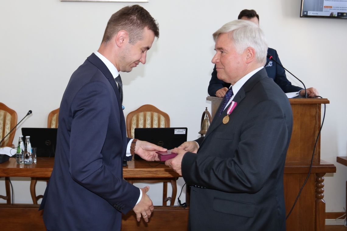Prezydent Krosna został odznaczony Medalem Złotym za Długoletnią Służbę