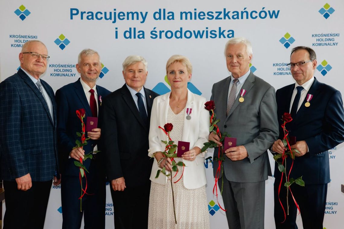Prezydent RP nadał medale członkom Zarządu Krośnieńskiego Holdingu Komunalnego Prezydent RP nadał medale członkom Zarządu Krośnieńskiego Holdingu Komunalnego