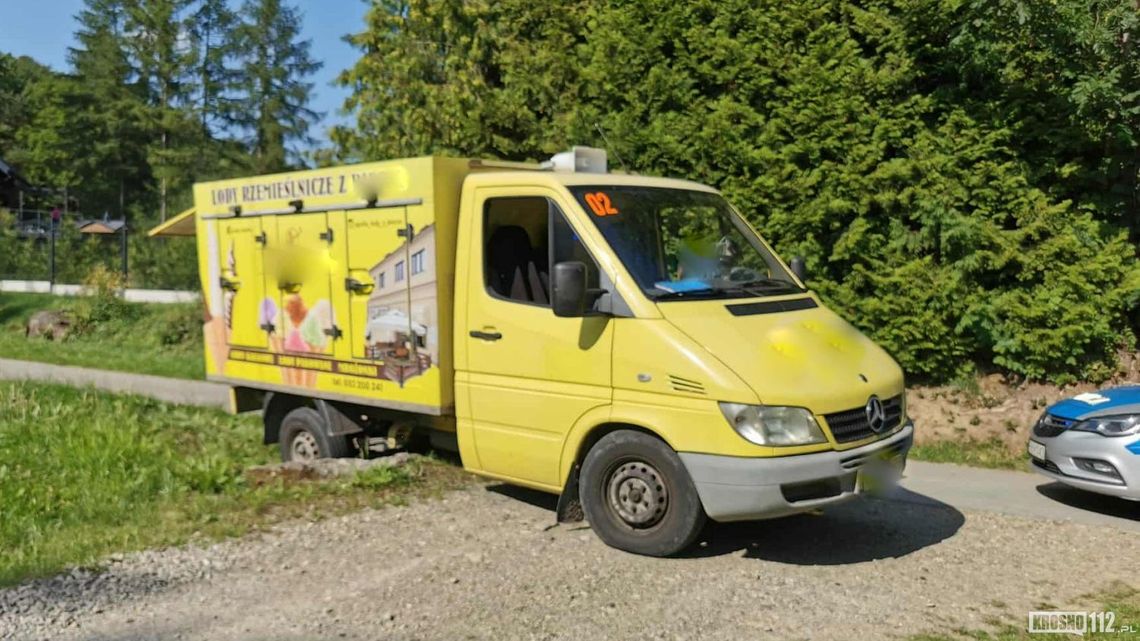 Próbował się rozminąć. Chłodnią wjechał do rowu