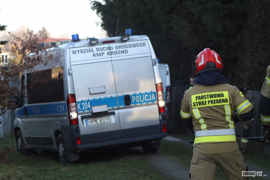 Nastolatkowie próbowali uciec przed ojcem 17-latki. Porzucili auto w Świerzowej Polskiej