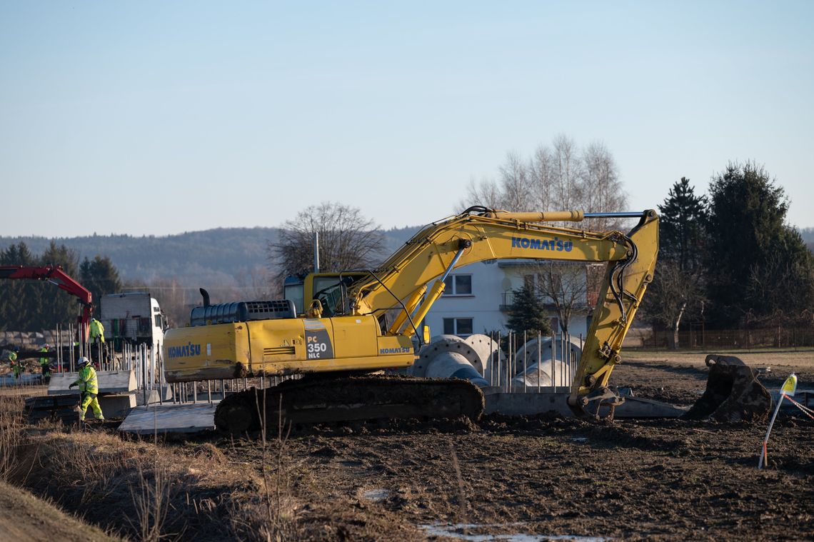 Usuwają linię elektroenergetyczną z kolizyjnej trasy S19 Domaradz – Krosno [ZDJĘCIA]