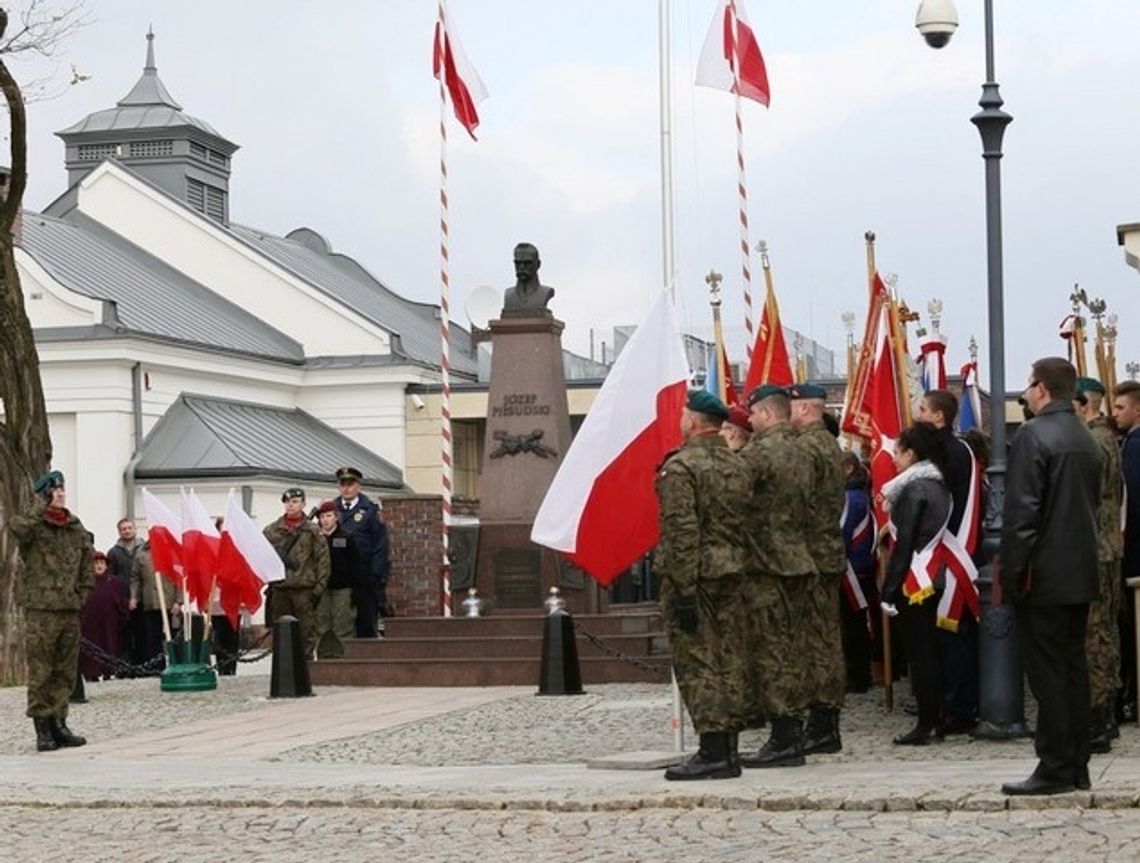 Przedstawiciele służb podczas 98. rocznicy Odzyskania Niepodległości