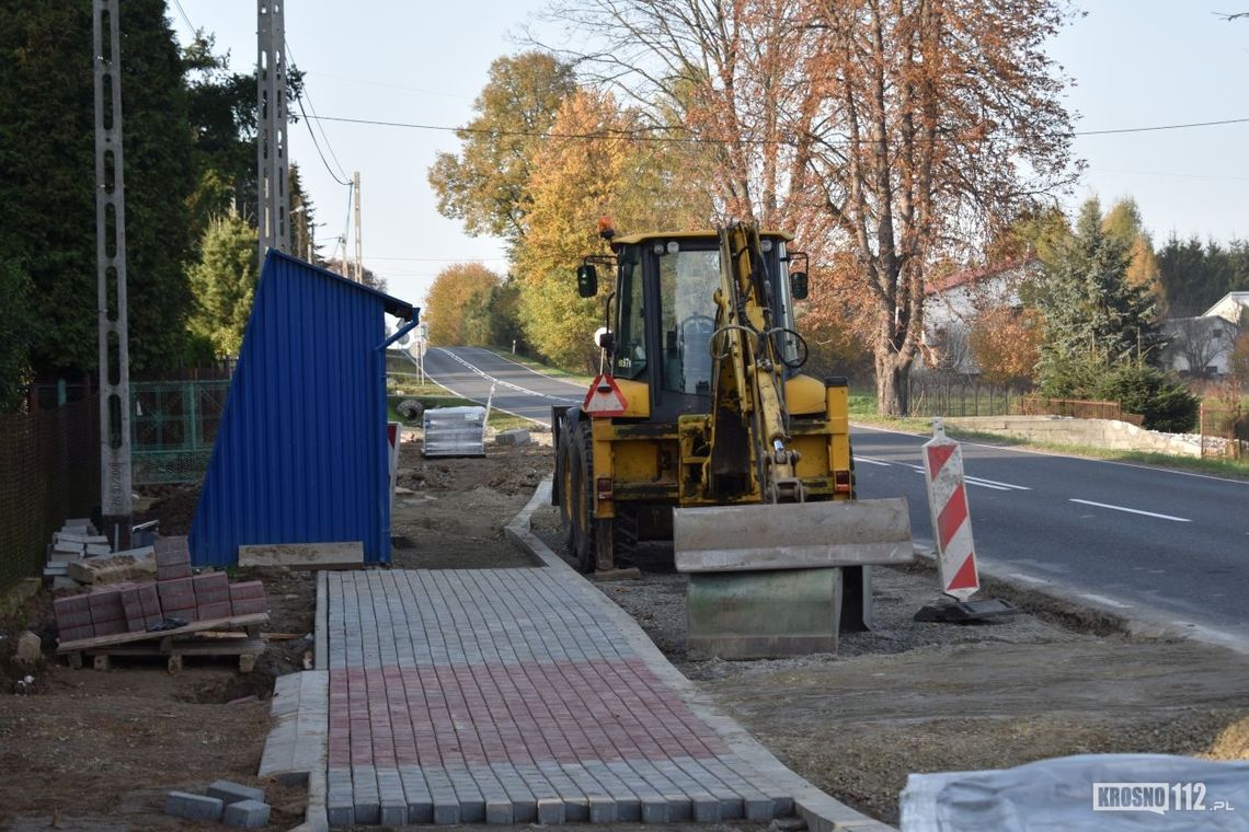 Przy drodze wojewódzkiej 990 w gminie Wojaszówka piesi będą bezpieczniejsi