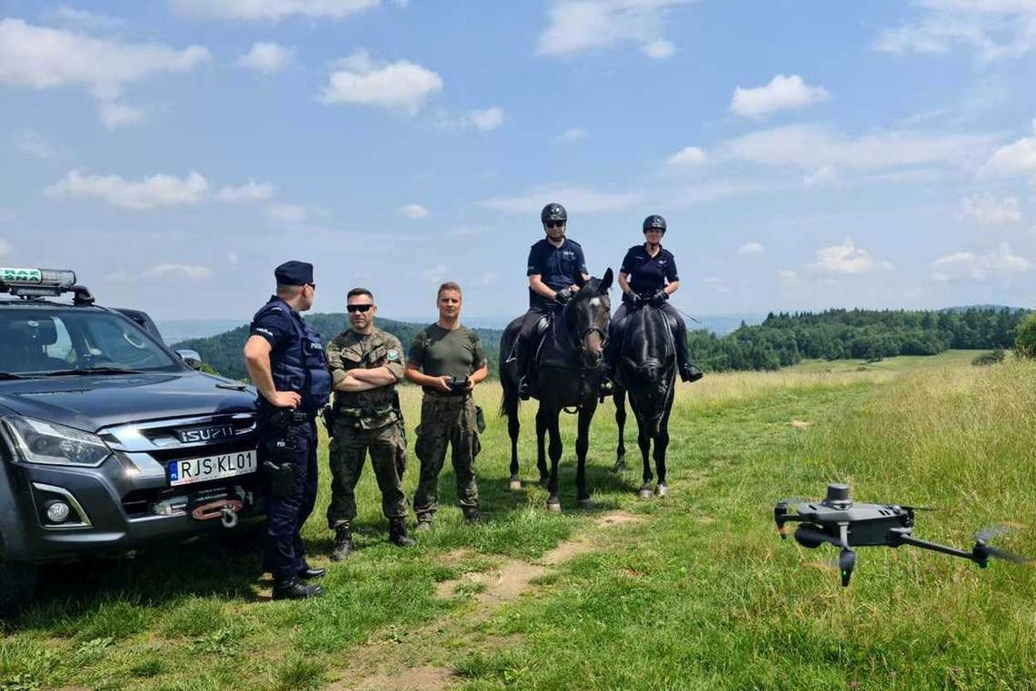 Przymiarki. Policjanci pomogli rażonemu piorunem mężczyźnie