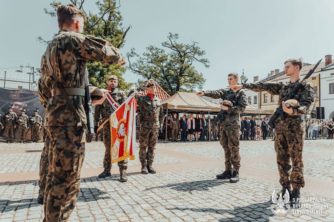 Przysięgą na krośnieńskim rynku zakończyli szkolenie podstawowe