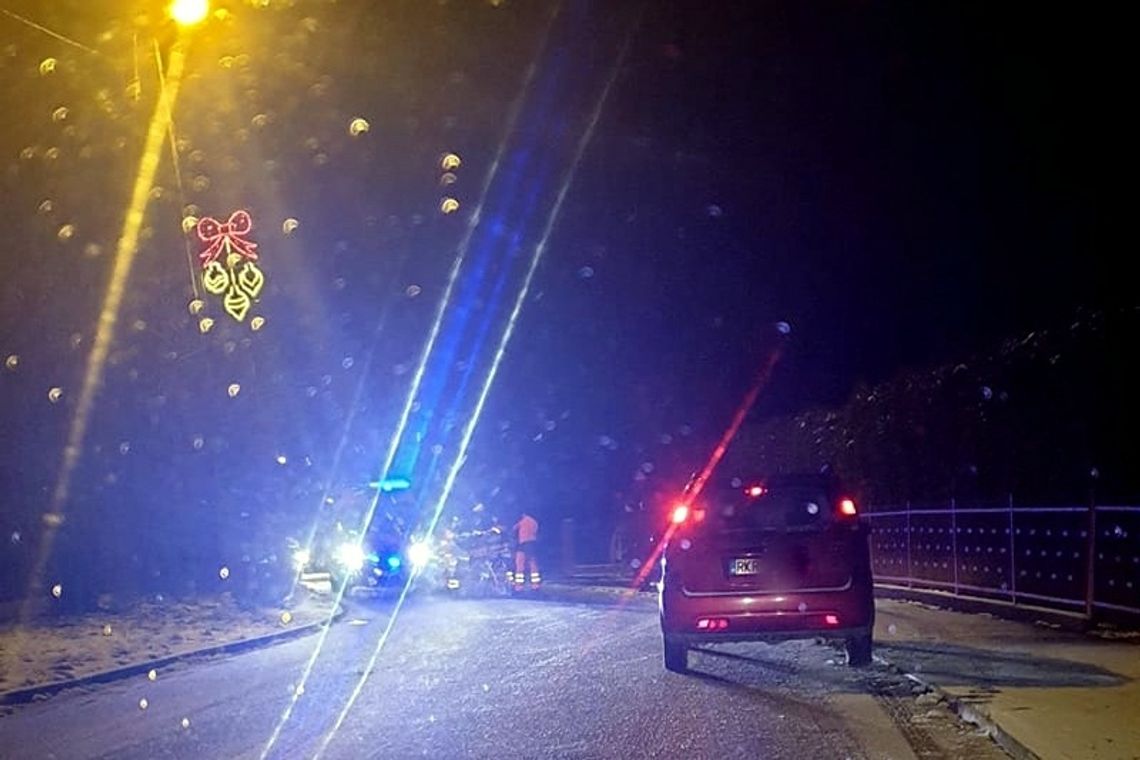 PUSTYNY: Mężczyzna leżał na drodze, miał po nim przejechać samochód