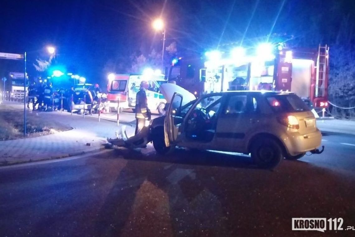 PUSTYNY: Wypadek 2 aut na krajowej "dziewiętnastce". Dwie osoby w szpitalu