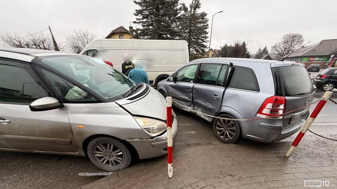 Pustyny. Zderzenie samochodów na DK19