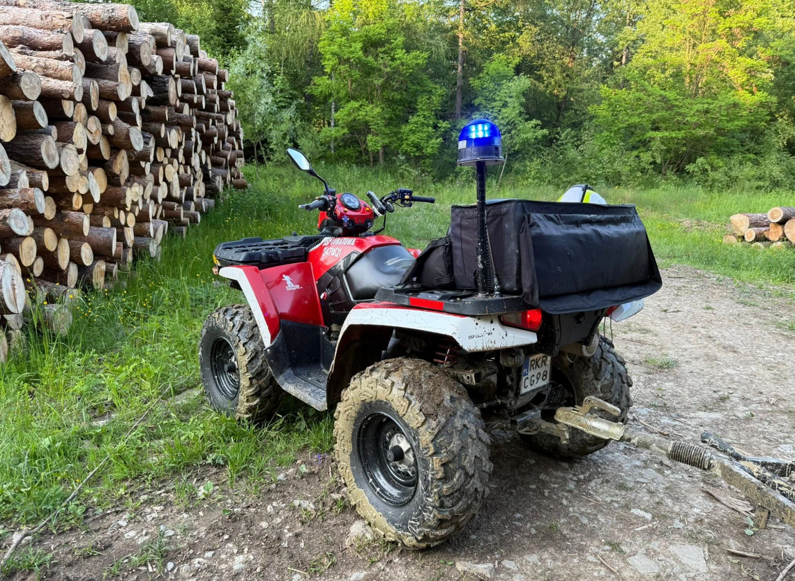 Ranna turystka na szlaku. Szybka akcja ratunkowa strażaków z Iwonicza-Zdroju i Lubatowej