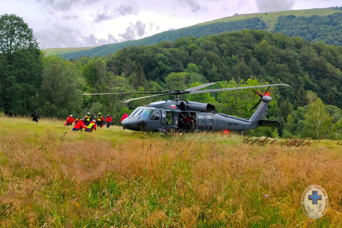 Ratownicy GOPR Bieszczady ćwiczyli z wykorzystaniem policyjnego Black Hawka