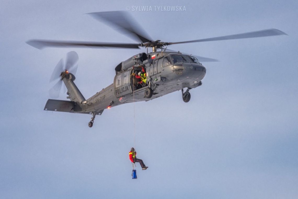 Ratownicy GOPR szkolili się z użyciem policyjnego śmigłowca Blackhawk
