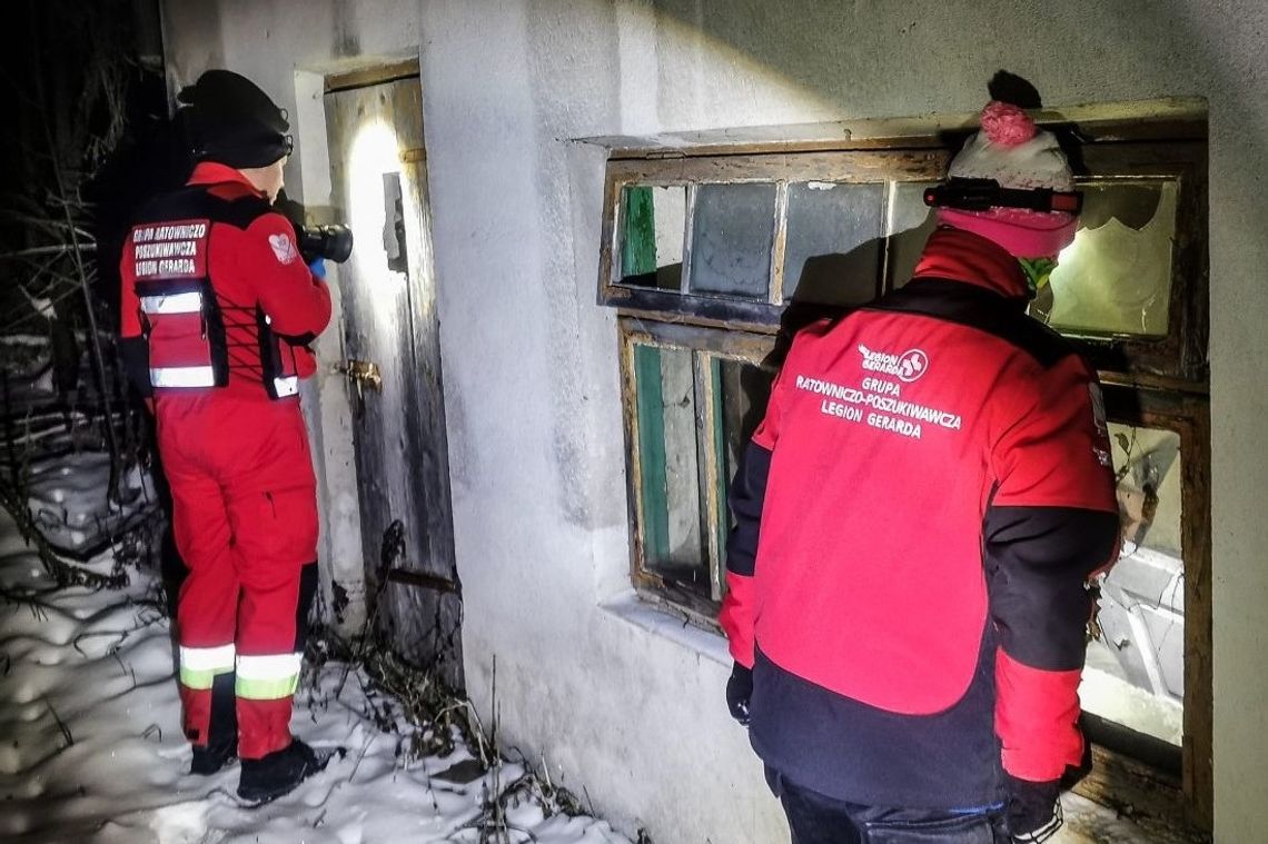Ratownicy Legionu Gerarda sprawdzają pustostany i pomagają bezdomnym