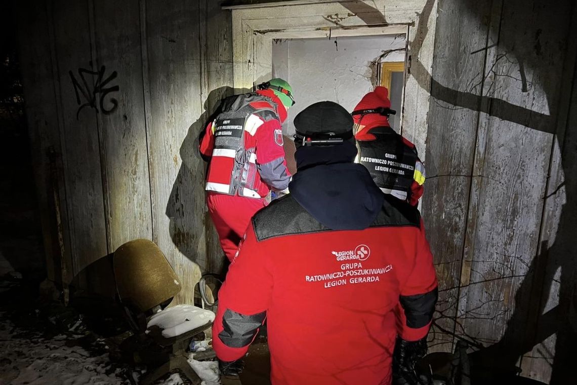 Ratownicy Legionu Gerarda sprawdzają pustostany i pomagają bezdomnym
