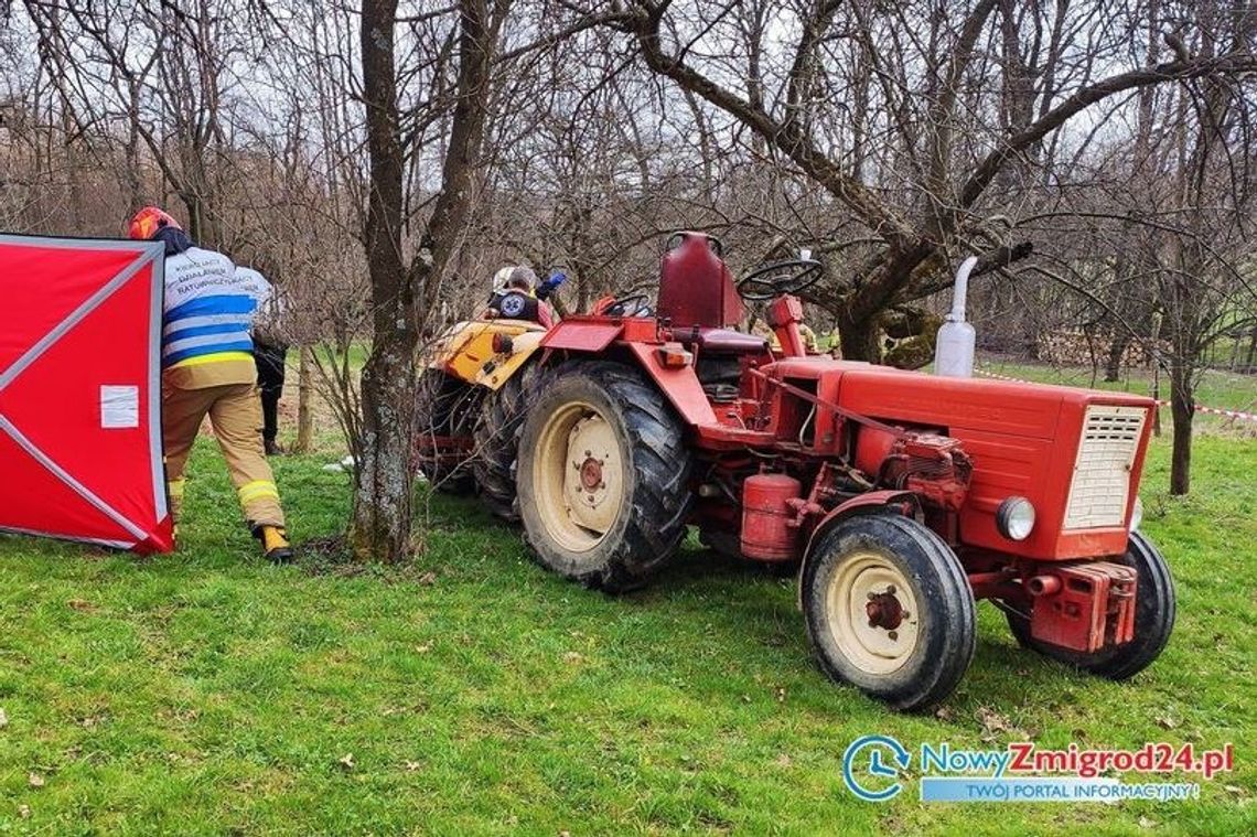 Ratownik 10 z Bóbrki prosto do Siedlisk Żmigrodzkich. Mężczyzna przygnieciony przez traktor