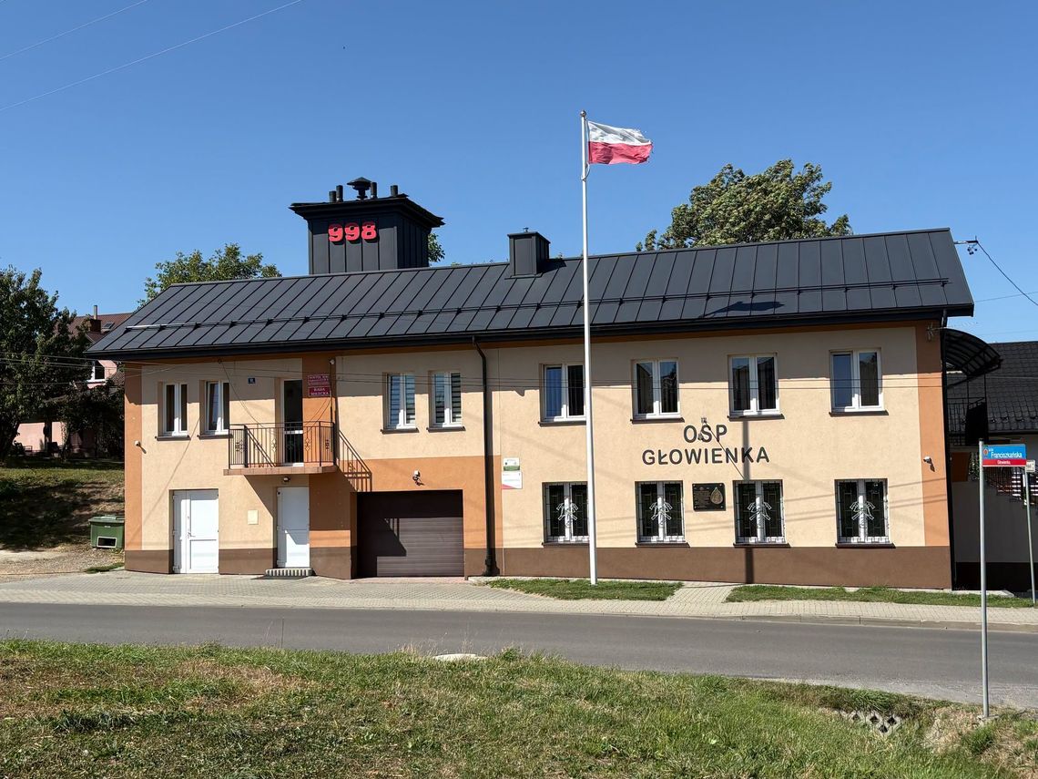Remiza OSP w Głowience po remoncie. Nowy dach, elewacja wieży Remiza OSP w Głowience po remoncie. Nowy dach, elewacja wieży